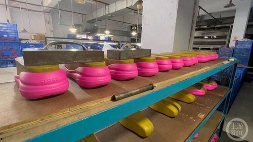 明星同款洞洞鞋配件,夏日必备时尚单品盘点