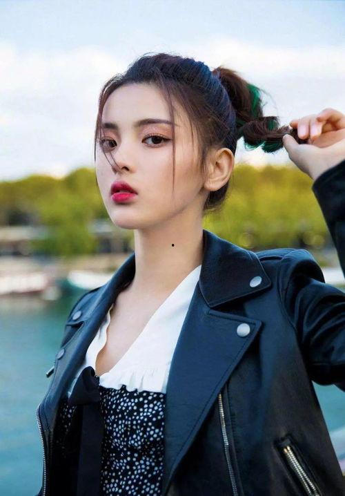 为了吃瓜她进娱乐圈却红了txt,娱乐圈的意外之旅